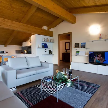 Sleeps 6 Apartman Pianello Del Lario