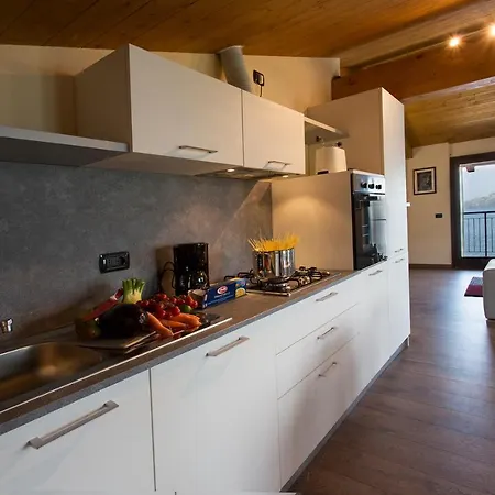 Sleeps 6 * Pianello Del Lario